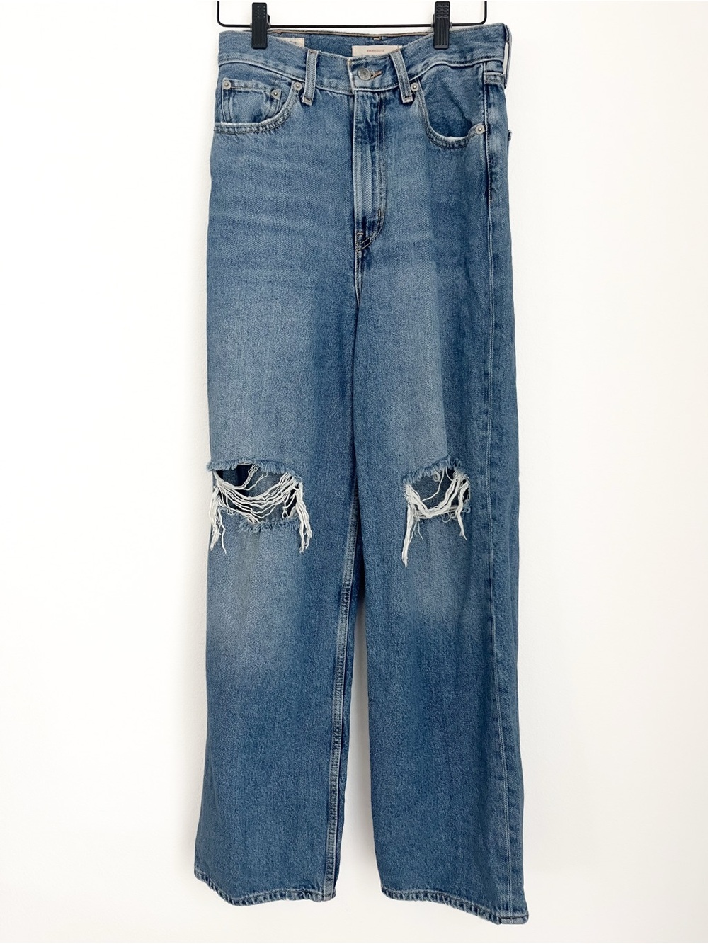 Levi’s High Loose Distressed High Rise Relaxed Straight Jeans 25